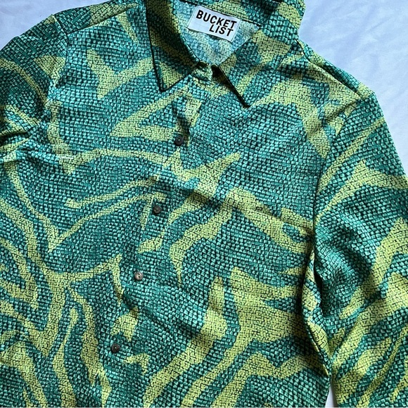 BUCKET LIST green printed button up long puff sleeve blouse - Picture 3 of 6